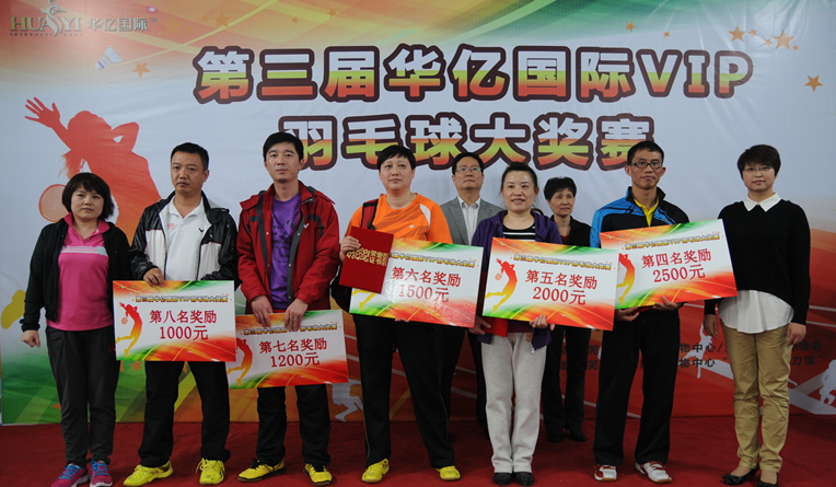 四到八名獲獎參賽隊伍上臺領獎