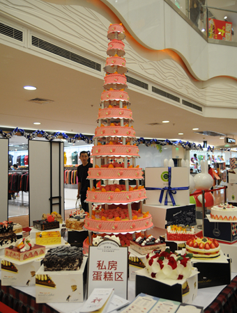 蕪湖首個高2.8米12層的慶典蛋糕