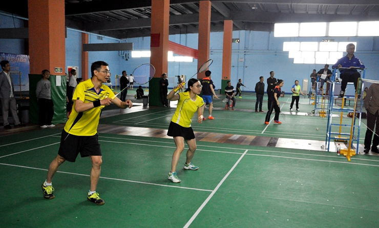 運(yùn)動員比賽中神情專注