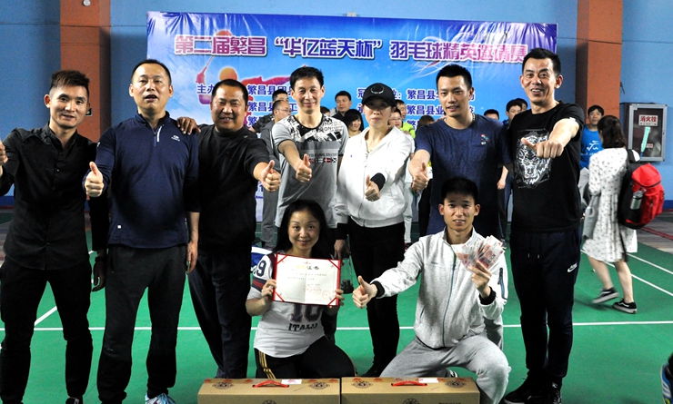 獲獎代表隊(duì)合影