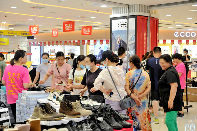 消費者選購商品